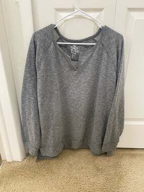 Made For Life Heather Gray Long Sleeve V-Neck Raglan Pullover Sweatshirt Size XL
